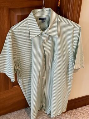 Croft & Barrow Men’s Short Sleeve Shirt Large 16 1/2-17 Green White StripeCotton